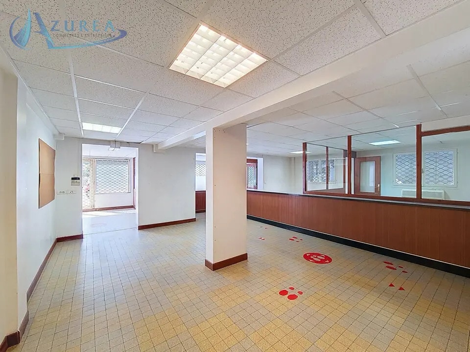 Vente Bureaux 341 m² - Photo 1