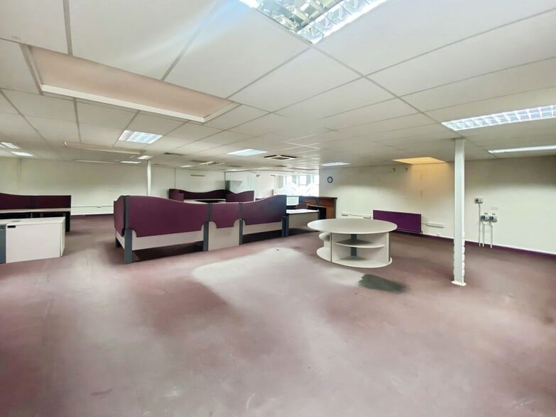 61-73 Loverock Rd, Reading to rent - Building Photo - Image 2 of 13