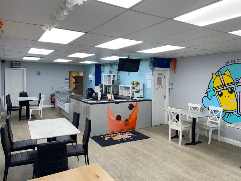 56 Market St, Eastleigh to rent - Building Photo - Image 2 of 3