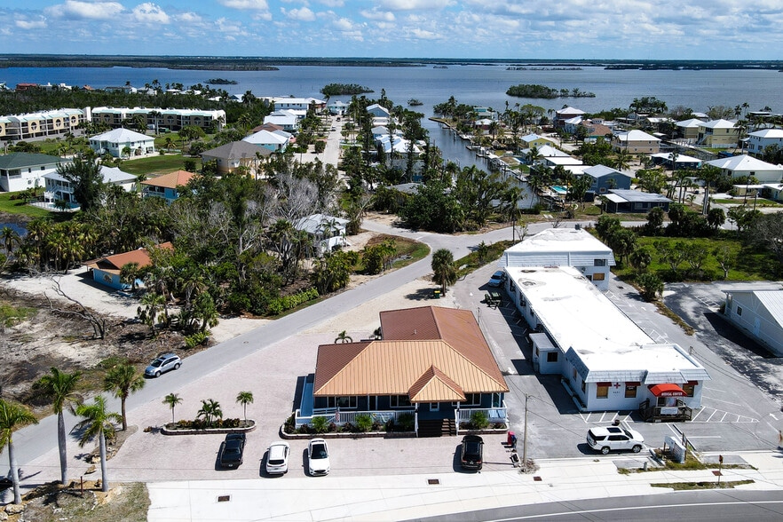 6035 Estero Blvd, Fort Myers, FL for sale - Primary Photo - Image 1 of 8