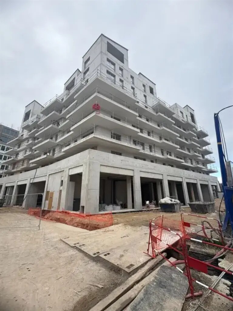 Retail in Créteil to rent Building Photo- Image 1 of 8