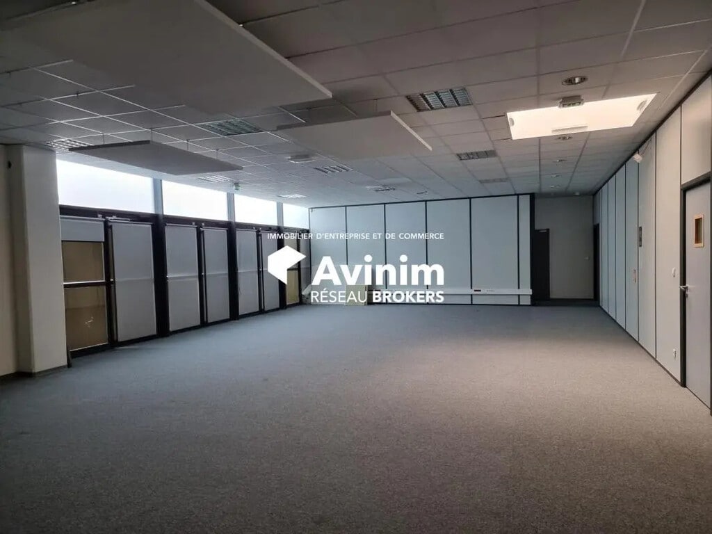 Location Bureaux 309 m² - Photo 1