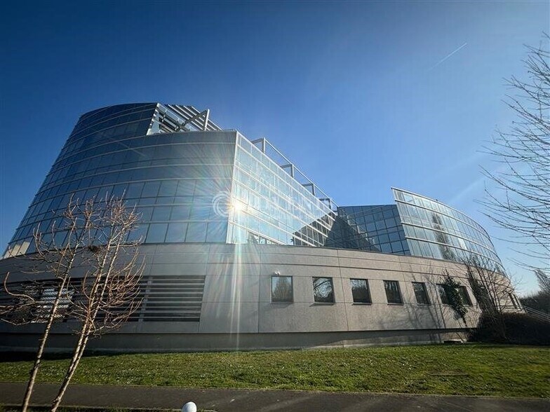 Office in Champigny-sur-Marne to rent - Building Photo - Image 2 of 10