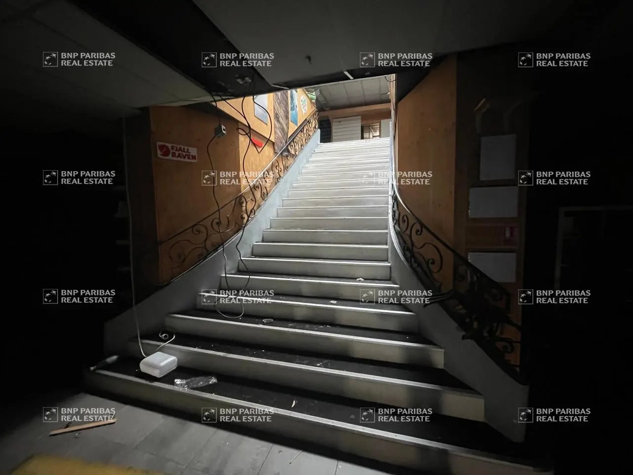 Light Industrial in Bordeaux for sale Interior Photo- Image 1 of 2