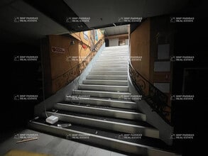 Light Industrial in Bordeaux for sale Interior Photo- Image 1 of 2