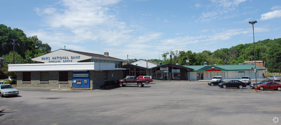 Retail in Gibsonia, PA for sale - Primary Photo - Image 1 of 1