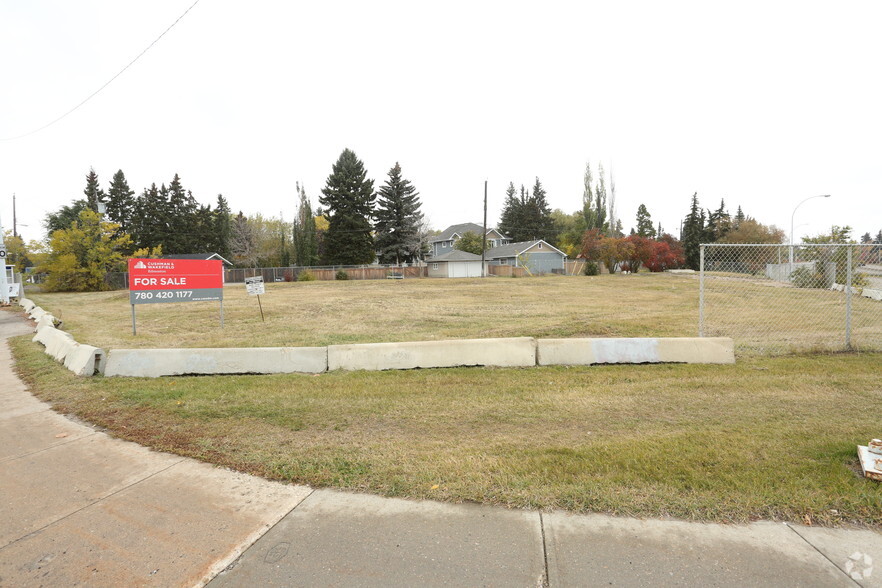 10704 Groat Rd NW, Edmonton, AB for sale - Building Photo - Image 2 of 3