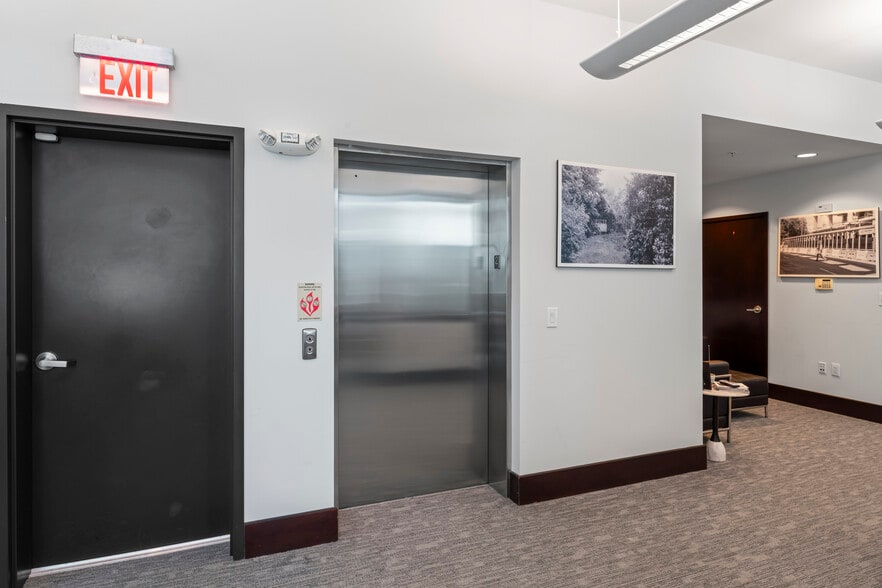 7809 Woodmont Ave, Bethesda, MD to rent - Interior Photo - Image 2 of 13