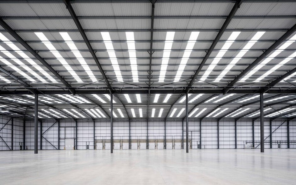 M140 Third Av, Milton Keynes to rent - Building Photo - Image 3 of 7