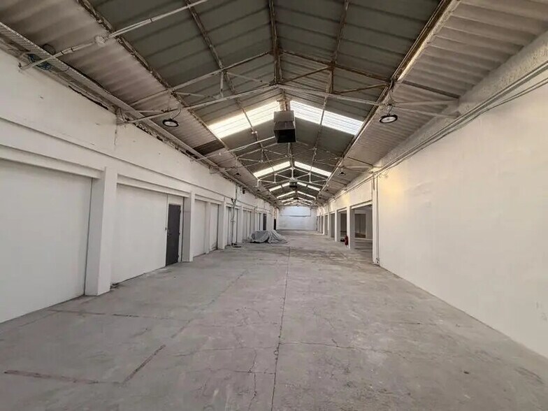 Light Industrial in Villeurbanne to rent - Interior Photo - Image 2 of 3