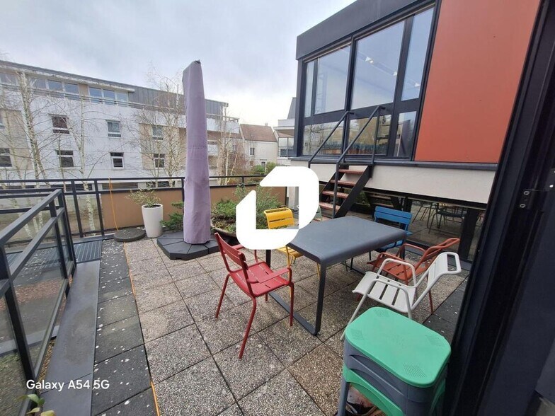 Office in Sèvres to rent - Building Photo - Image 2 of 6