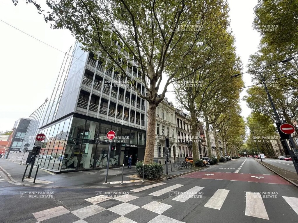 Location Bureaux 209 m² - Photo 1