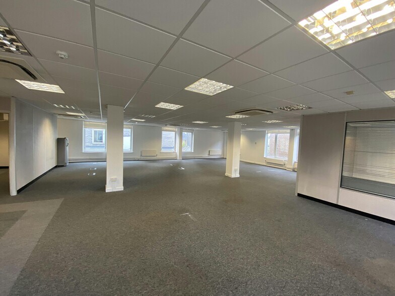 46-50 Coombe Rd, New Malden to rent - Building Photo - Image 2 of 4