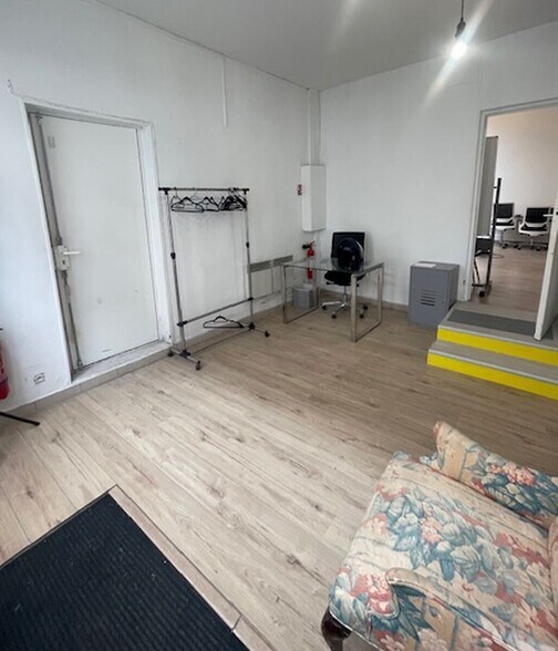 Retail in Paris to rent - Building Photo - Image 2 of 12