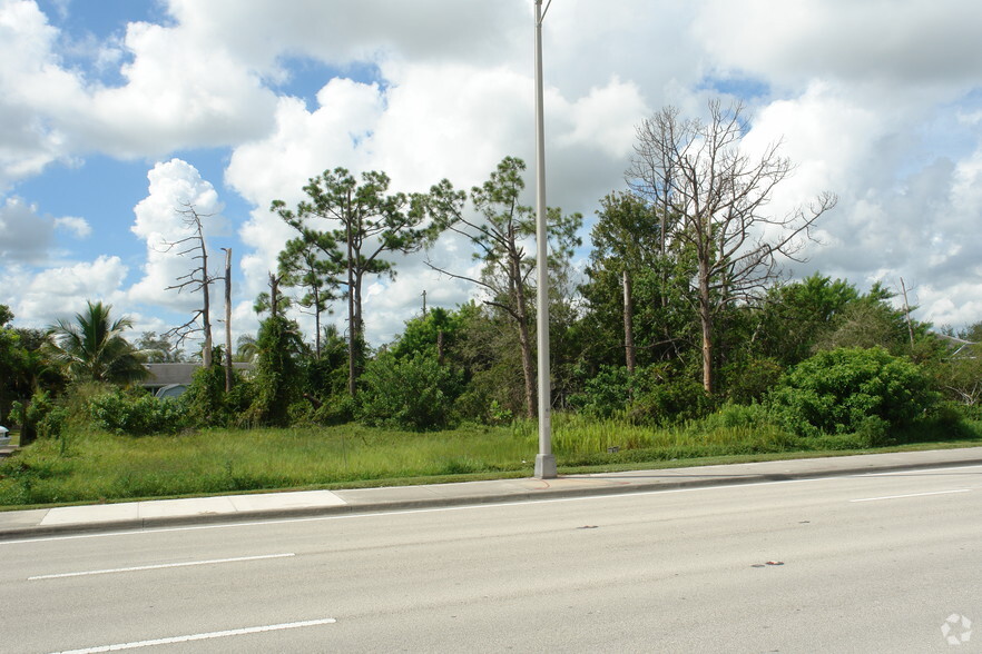 202-204 SW Port St Lucie Blvd, Port Saint Lucie, FL for sale - Building Photo - Image 3 of 3