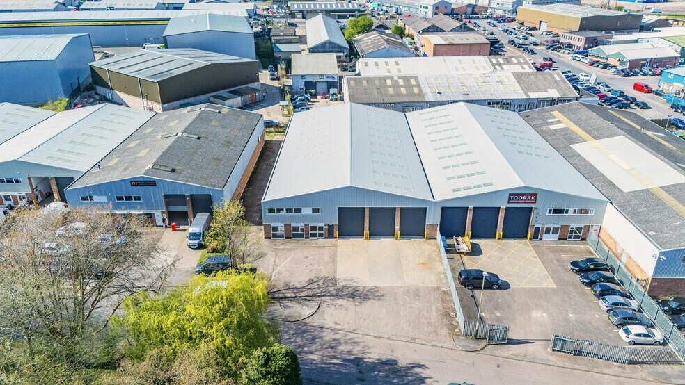 The Runnings, Cheltenham to rent - Building Photo - Image 1 of 17