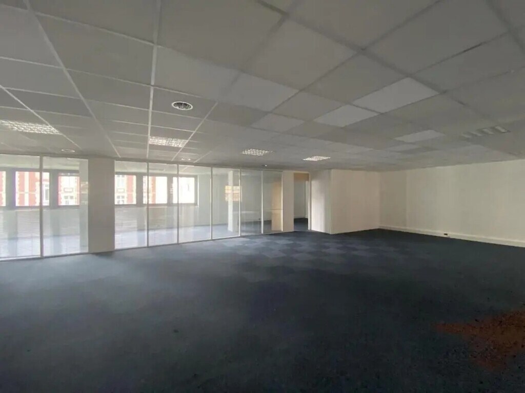 Location Bureaux 542 m² - Photo 1