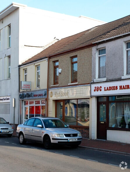 10 Alfred St, Neath to rent - Building Photo - Image 2 of 5