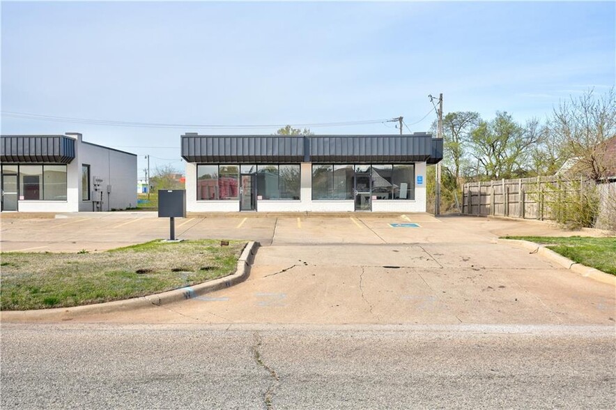 13721-13723 Fairhill Ave, Edmond, OK for rent - Building Photo - Image 1 of 13