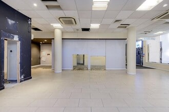 137 Ladbroke Grove, London to rent Interior Photo- Image 2 of 2