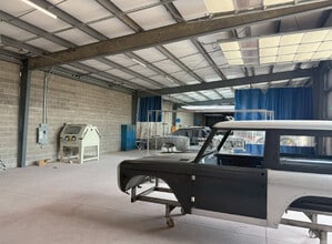 490 Seneca Rd, Eugene, OR to rent Building Photo- Image 2 of 4