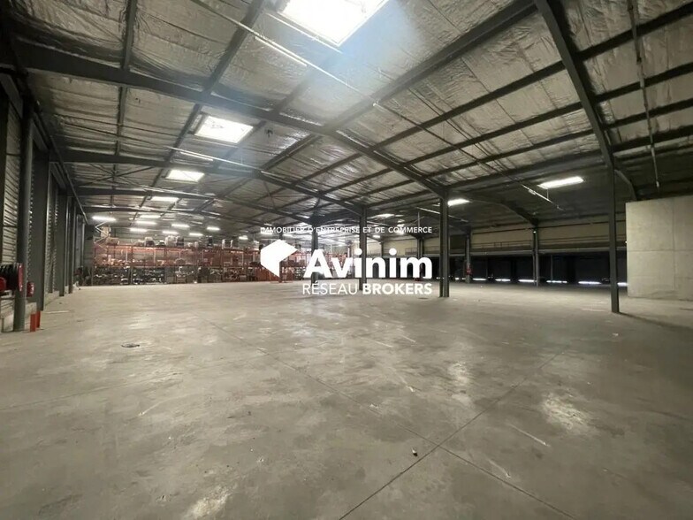 Industrial in Aix-en-Provence to rent - Interior Photo - Image 2 of 8