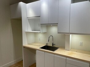 12 3rd Ave E, Vancouver, BC to rent Interior Photo- Image 2 of 9