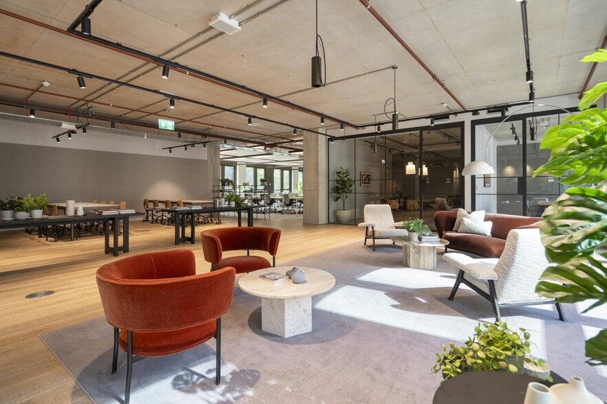 66 City Rd, London to rent - Building Photo - Image 3 of 44