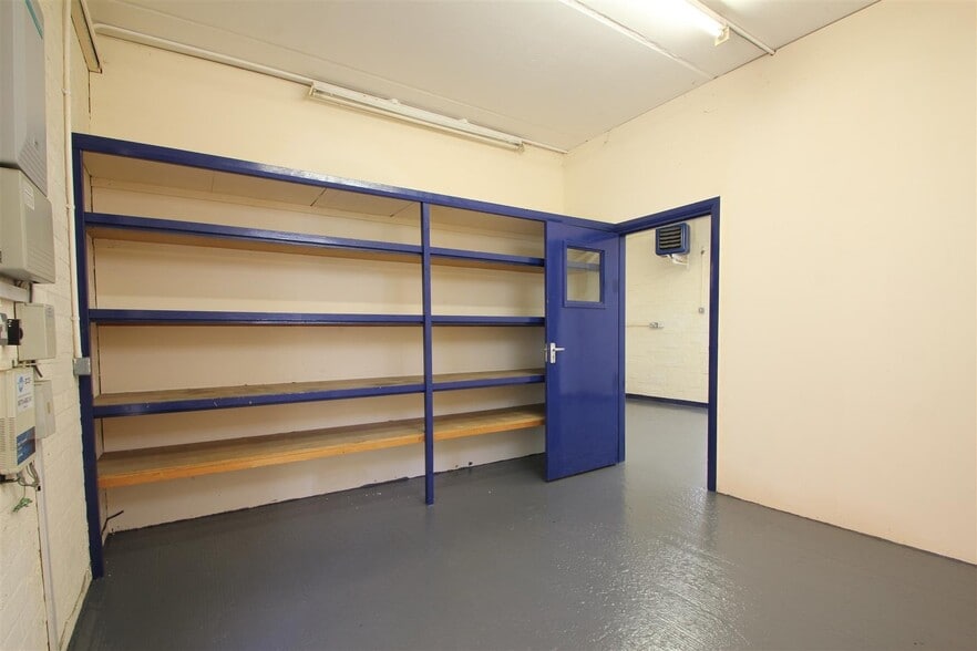 Unit 21 Star Rd, Partridge Green to rent - Interior Photo - Image 3 of 6