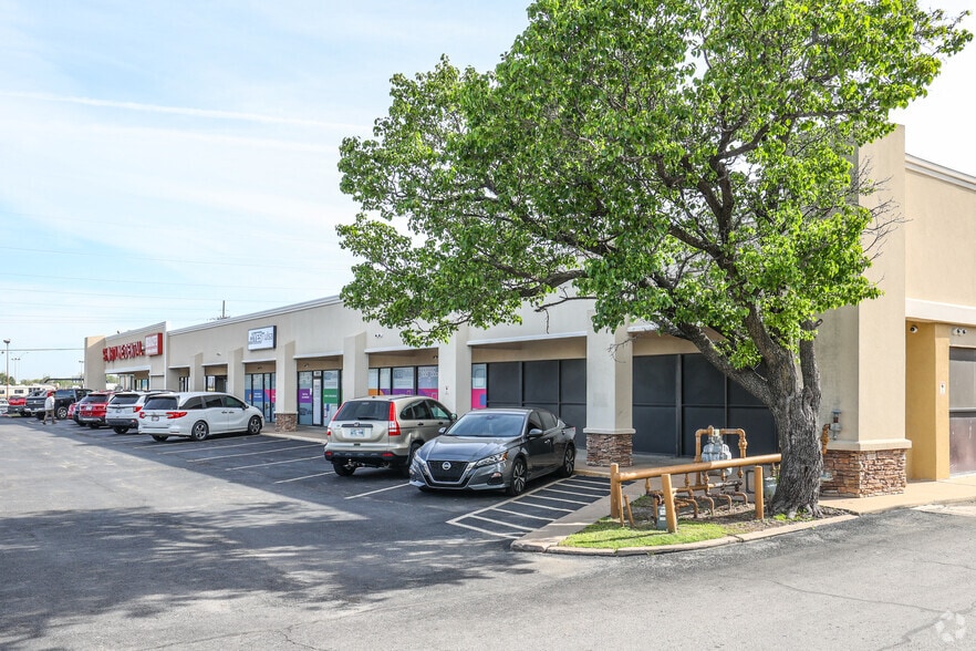 9902-9912 E 21st St, Tulsa, OK for rent - Building Photo - Image 1 of 8