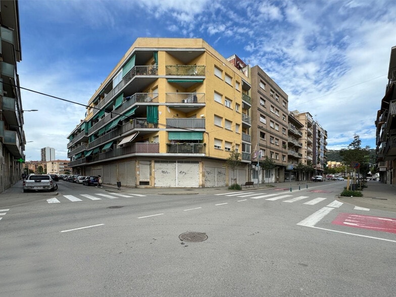 Retail in Pineda de Mar, Barcelona to rent - Primary Photo - Image 1 of 3