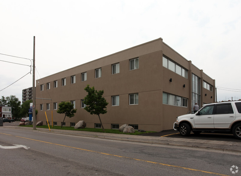 172 King St E, Oshawa, ON for rent - Building Photo - Image 2 of 9