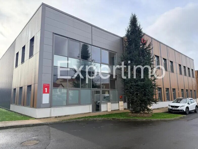 Industrial in Saint-Denis to rent - Building Photo - Image 1 of 9