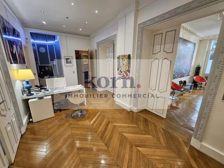 Office in Paris for sale - Interior Photo - Image 1 of 8