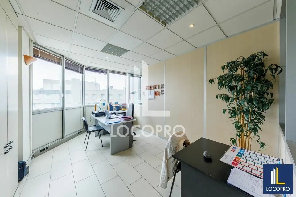 Vente Bureaux 63 m² à 223 m² - Photo 1
