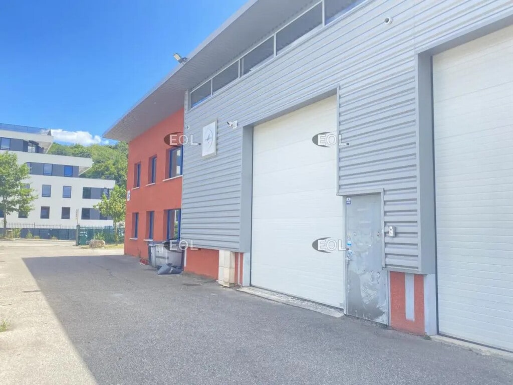 Location Local d'activités 230 m² - Photo 1
