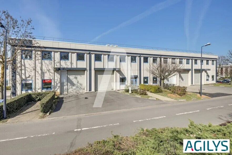 Light Industrial in to rent - Building Photo - Image 3 of 7