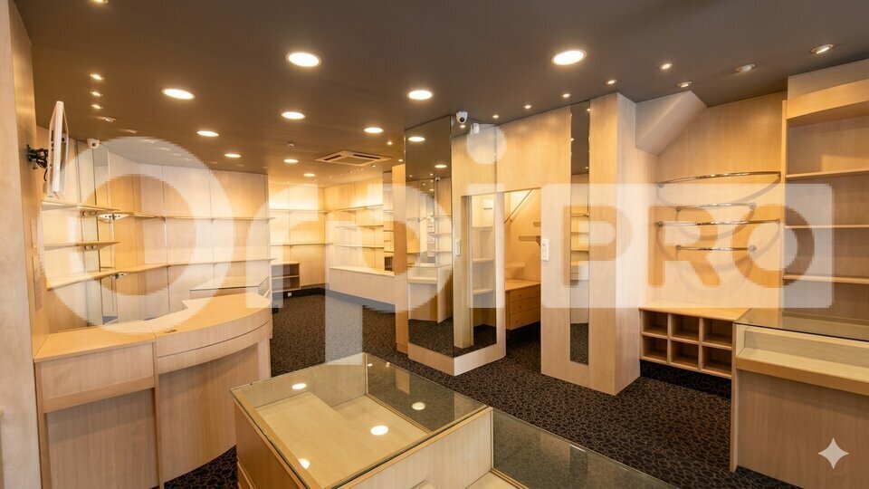 Retail in Antony to rent - Interior Photo - Image 3 of 4