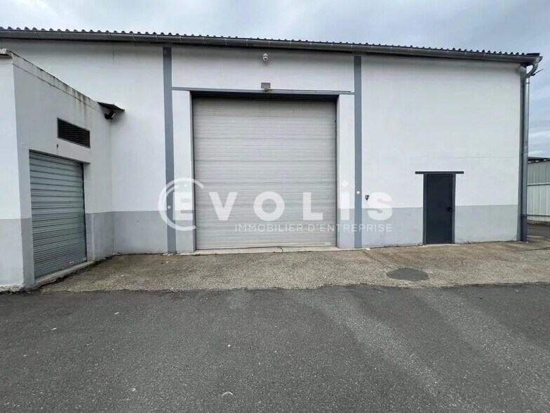 102 Rue Fleury Jay, GRIGNY-SUR-RHÔNE to rent - Building Photo - Image 2 of 9