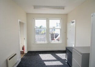 20-22 High St, Hawick to rent Interior Photo- Image 1 of 3