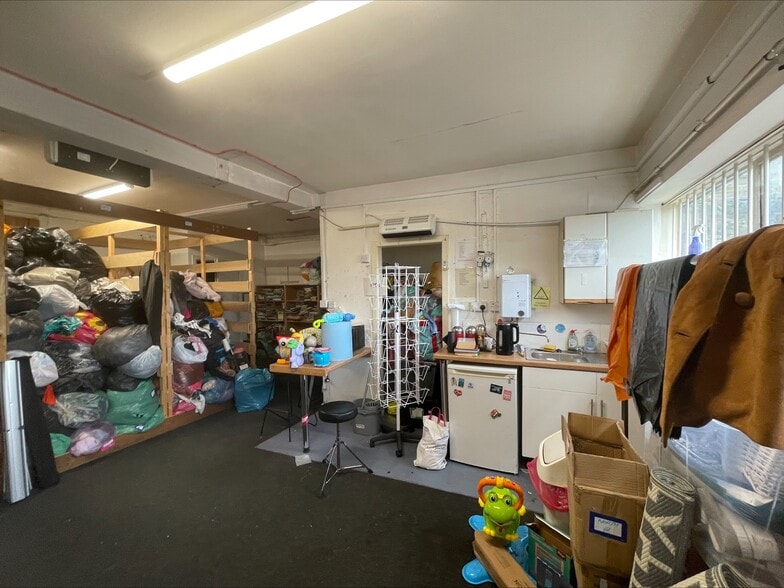 70-76 Murray Pl, Stirling to rent - Building Photo - Image 3 of 5