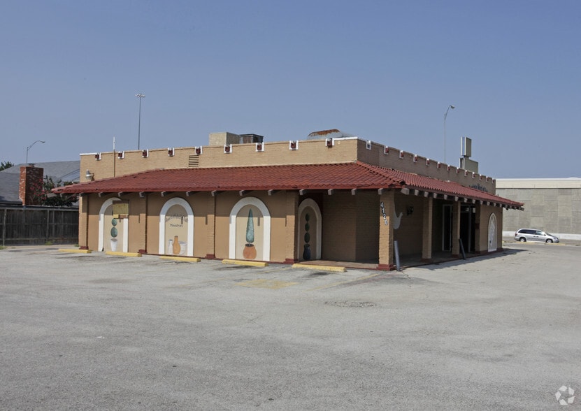 4120-8101 Glenview Dr. Portfolio portfolio of 2 properties for sale on LoopNet.co.uk - Primary Photo - Image 1 of 2