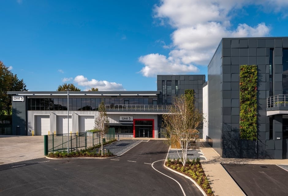 555 White Hart Ln, London to rent Building Photo- Image 1 of 10