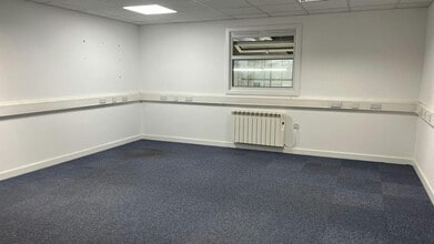 15-29 Hurlbutt Rd, Warwick to rent Building Photo- Image 1 of 2