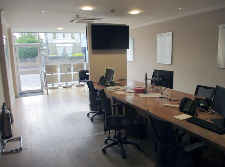 42 Totteridge Ln, London to rent Interior Photo- Image 1 of 5