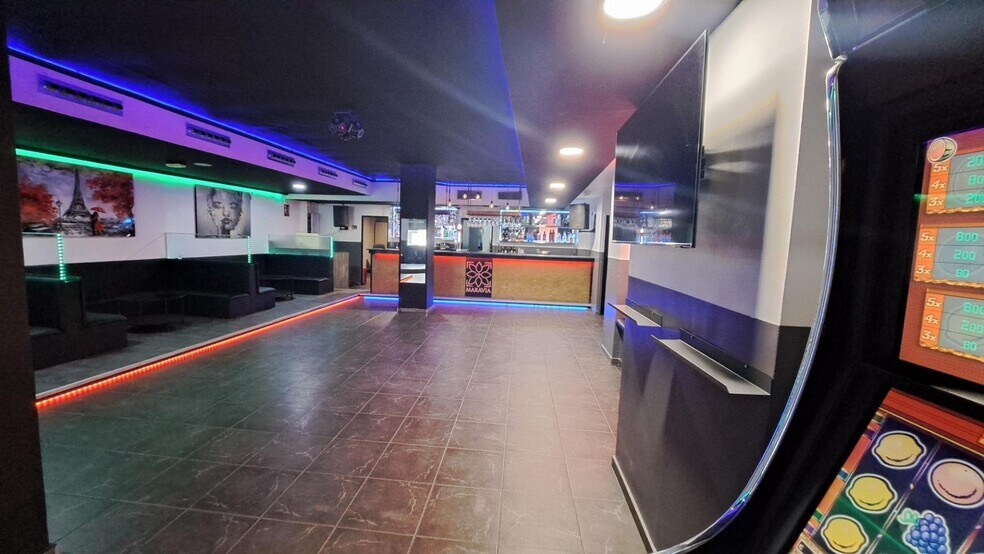 Retail in València, Valencia for sale - Building Photo - Image 1 of 28