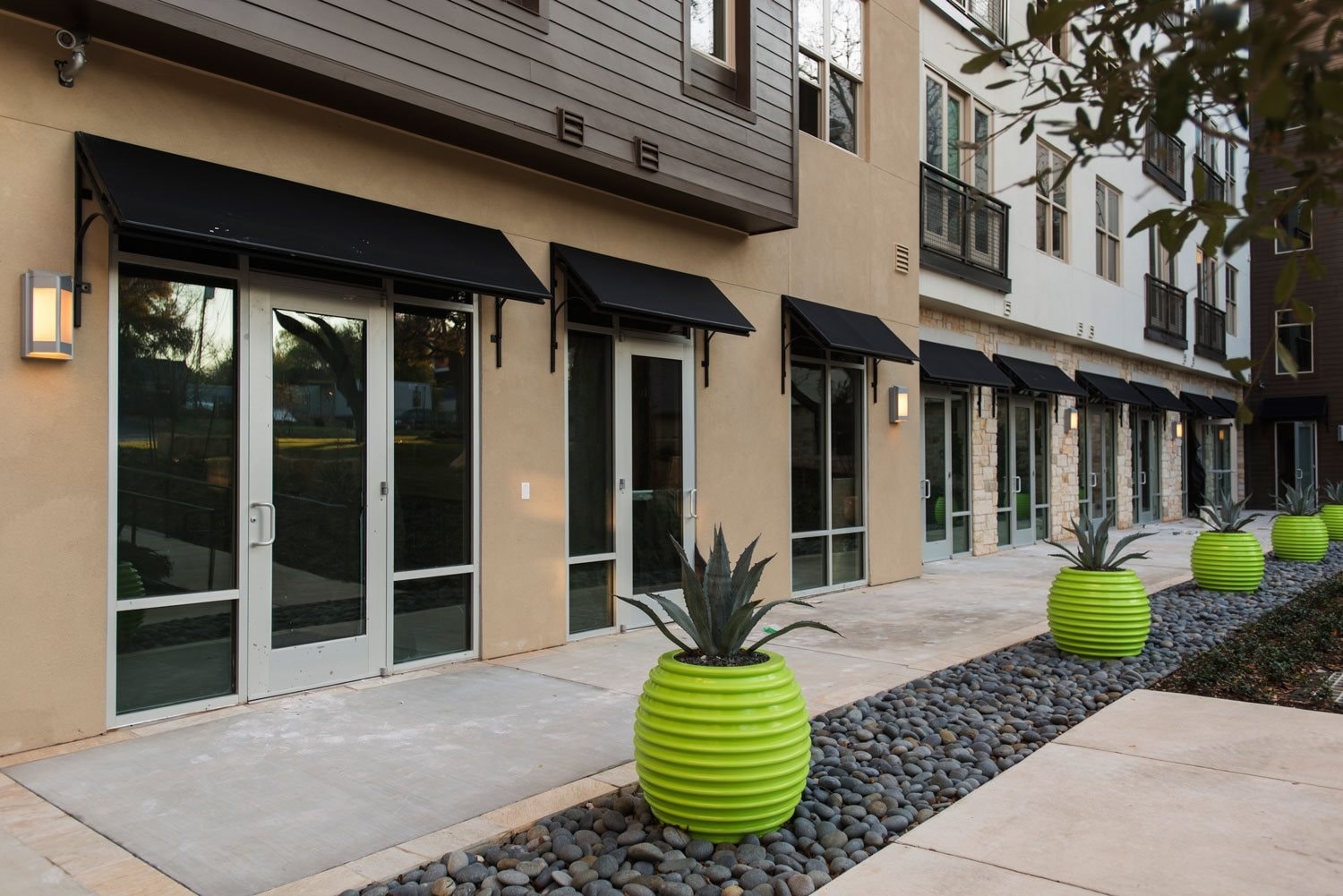 809 S Lamar Blvd, Austin, TX to rent Building Photo- Image 1 of 5