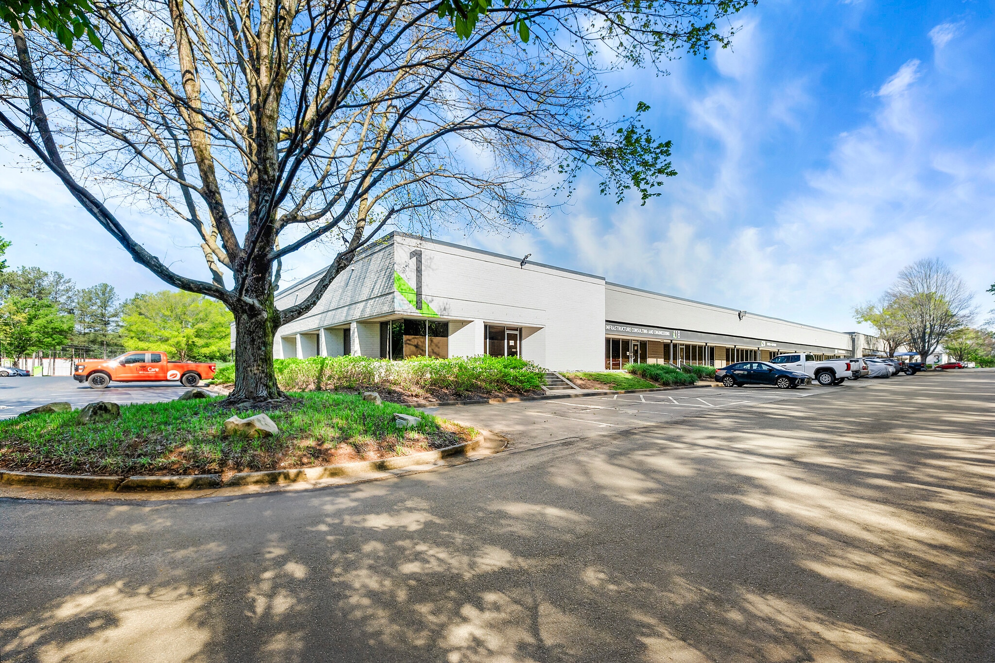 8601 Dunwoody Pl, Sandy Springs, GA to rent Primary Photo- Image 1 of 10