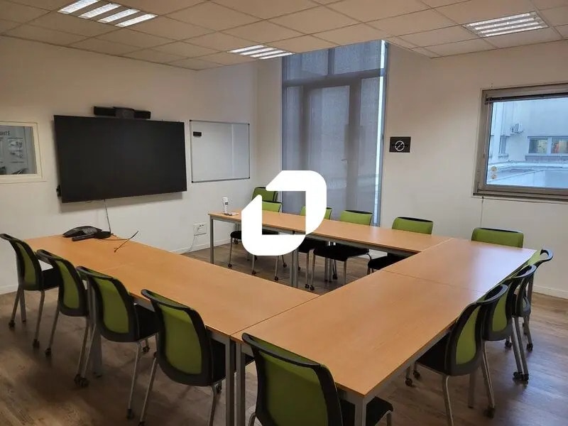 Industrial in Pessac to rent Interior Photo- Image 1 of 9