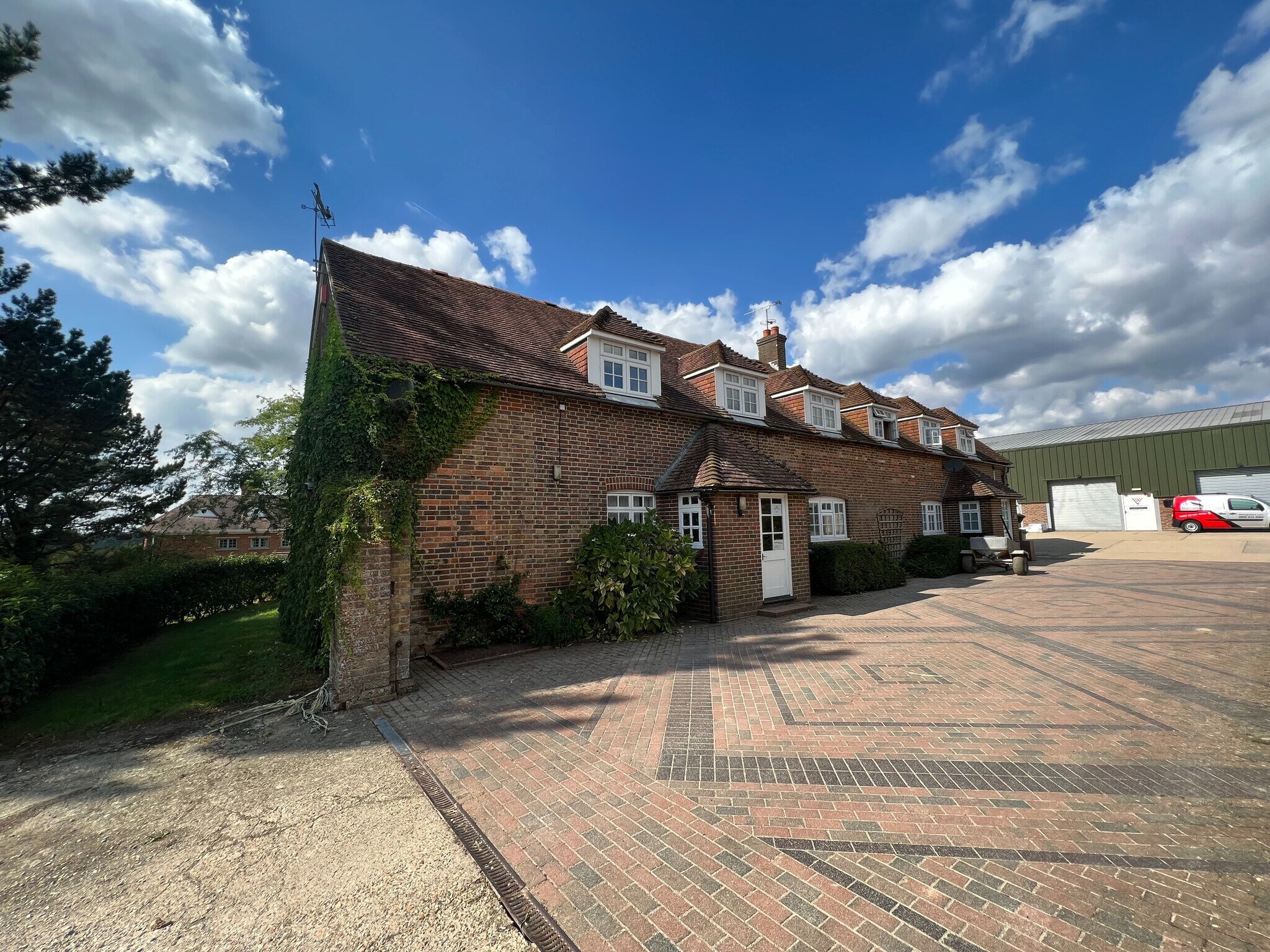 Warninglid Ln, Horsham for sale Primary Photo- Image 1 of 1